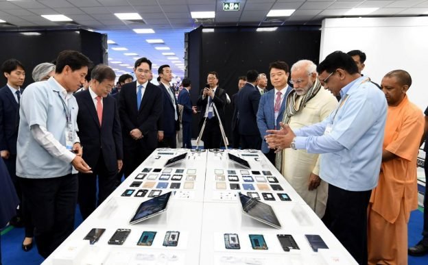 Samsung opens world`s largest phone factory in India