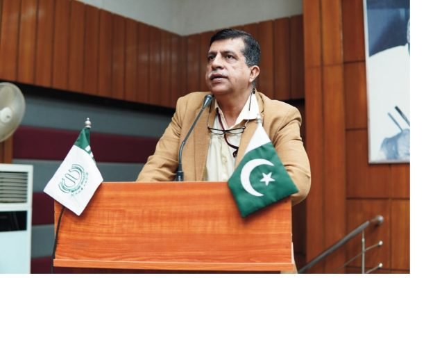 Employers do not invest in fresh graduates like their predecessors: Dr Tariq Soomro